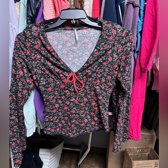 Free People Abundance Long-Sleeve Top in Black NWOT Retail $68 - Picture 4 of 7